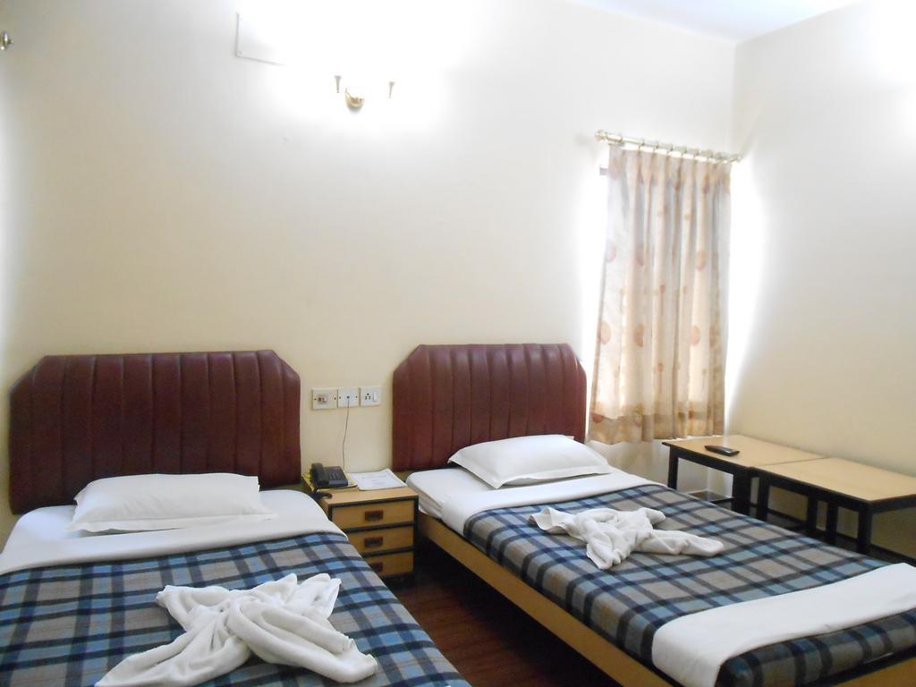 Hotel Akash Deep Calcutta  Esterno foto